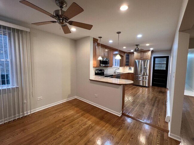 Building Photo - 9533 Schiller Blvd