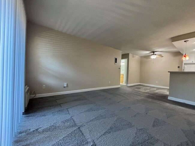 Building Photo - Mission Valley-Beautifully Updated Condo-N...
