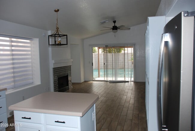 Building Photo - 249 W Grovers Ave