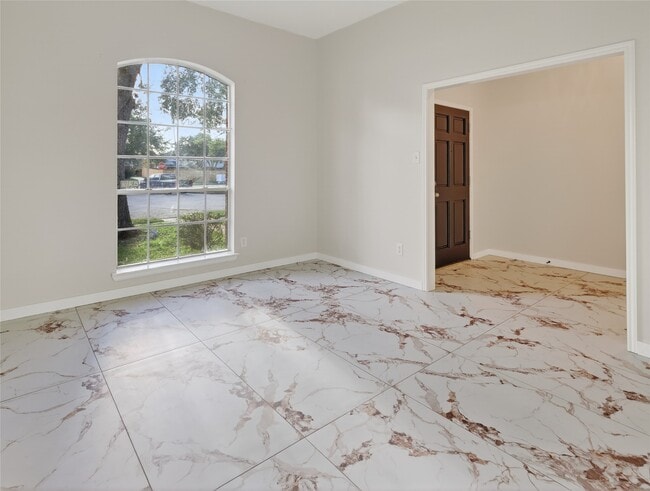 Building Photo - 4418 W Thunderwood Cir