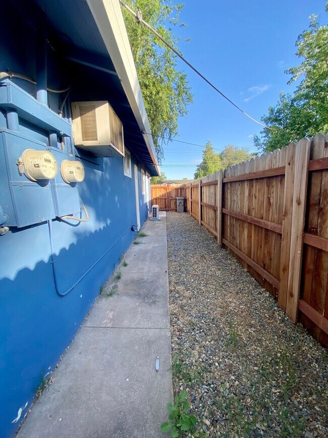 Building Photo - Beautifully Renovated 2BD/1BA Home with Ad...