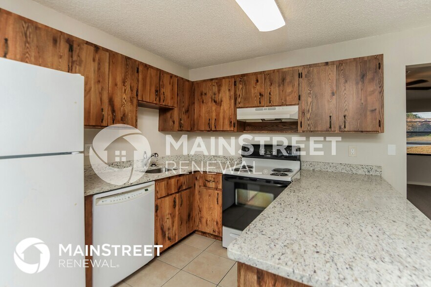 Building Photo - 339 13th Ln SW