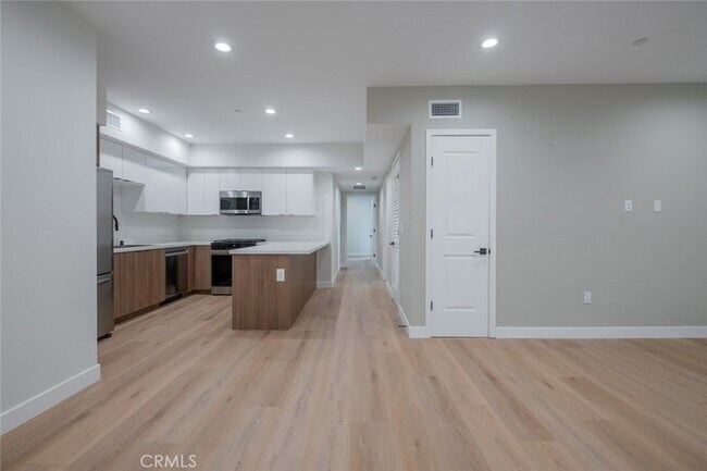 Building Photo - 10218 Fernglen Ave