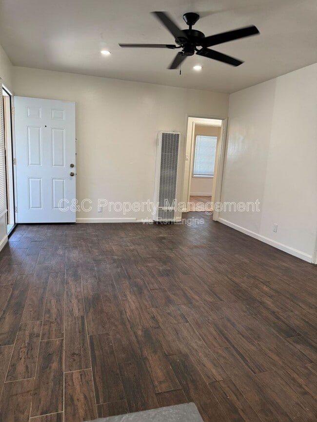 Building Photo - 14012 Sylvanwood Ave