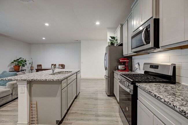 Building Photo - 14701 Travertine Fls Ln