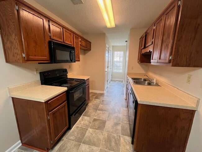 Building Photo - Renovated 3 Bedroom 3 Bath Townhome for Rent!