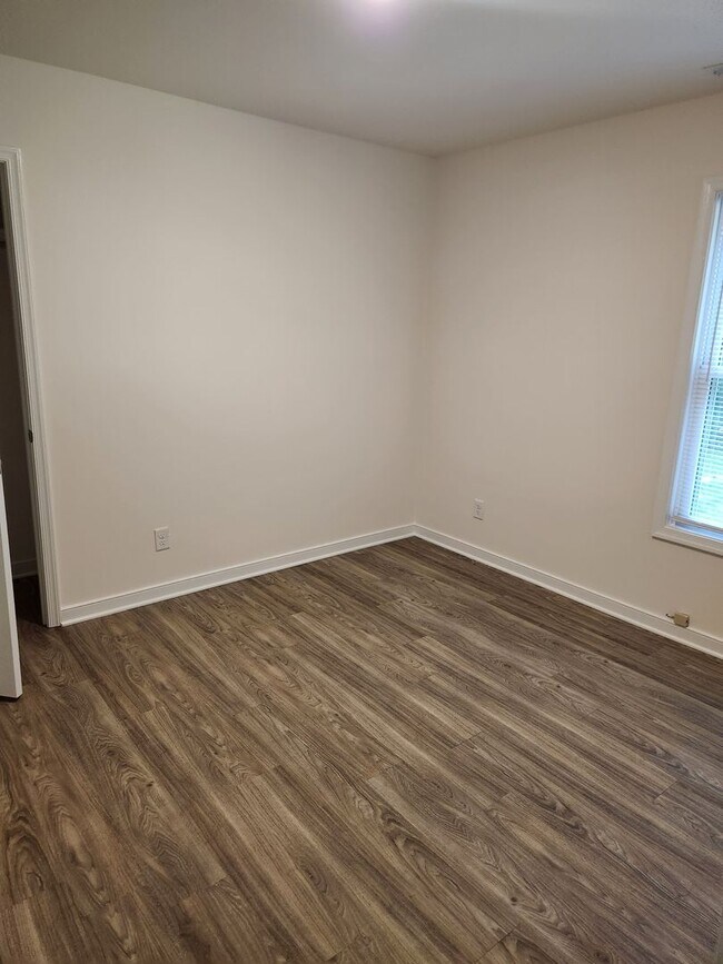 Building Photo - Blackstone- 4 Bed 2 Bath Cape Style Home