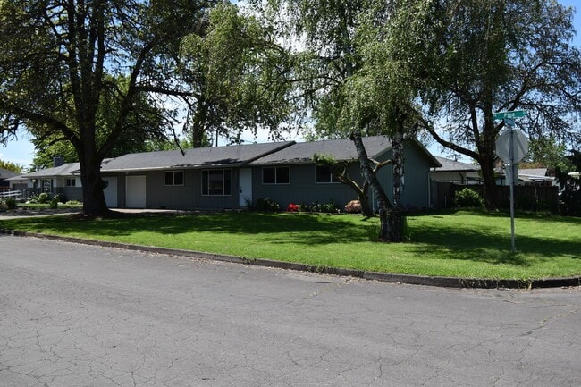 Building Photo - Elegant 4-Bedroom Corner-Lot Home