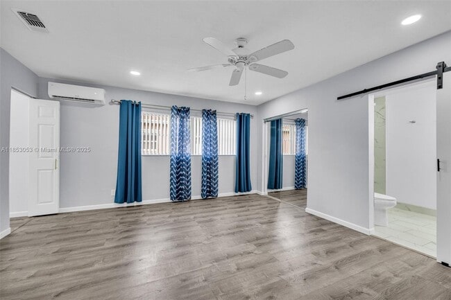 Building Photo - 851 SW 49th Terrace