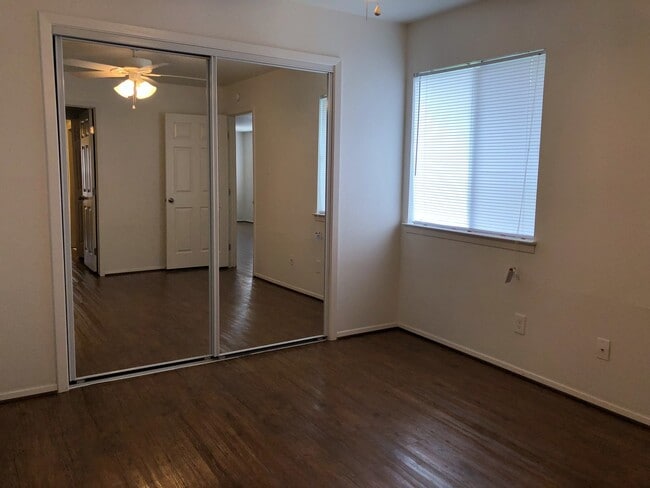 Building Photo - 3707EL