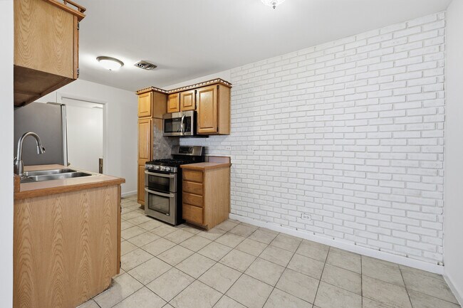 Building Photo - 377 Farmingdale Cir