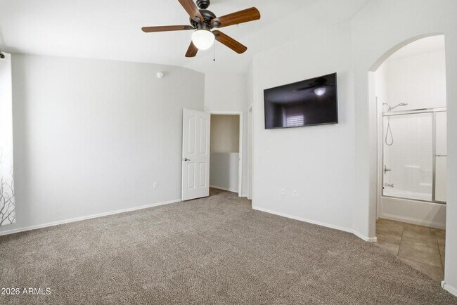 Building Photo - 2250 E Deer Valley Dr