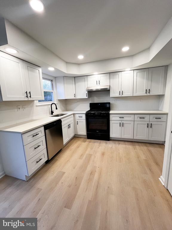 Building Photo - 719 Hunters Run