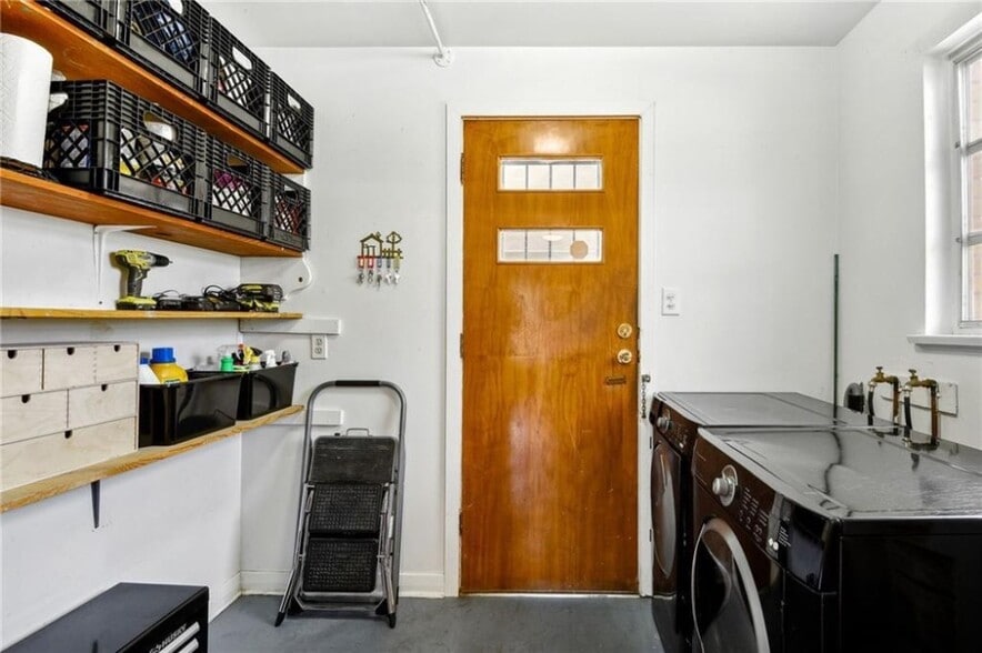 Building Photo - 2655 Hyman Pl