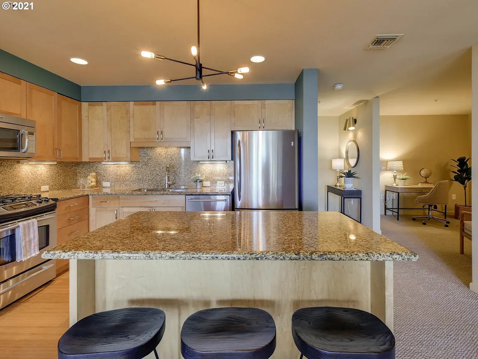 Building Photo - 1620 NE Broadway St