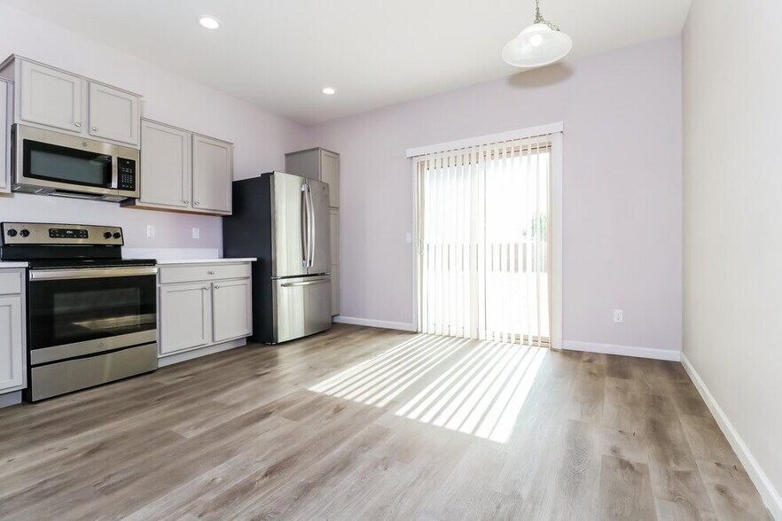 Building Photo - 4845 S 243rd Dr