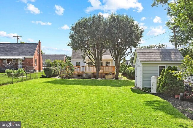 Building Photo - Picture-Perfect 2 Bedroom Home!