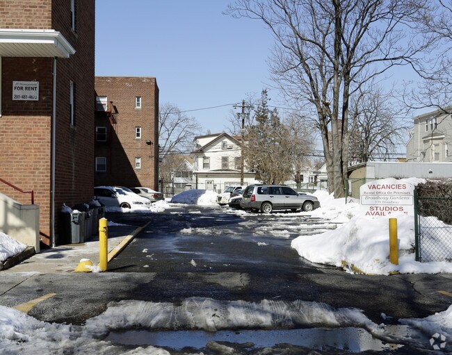 Broadway Gardens 339 Broadway Paterson NJ 07501 Apartment Finder