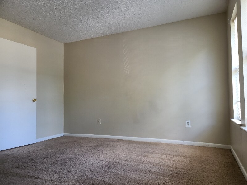 Building Photo - 441 Hickory Hill Dr