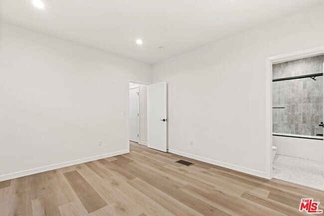 Building Photo - 1305 Lucile Ave