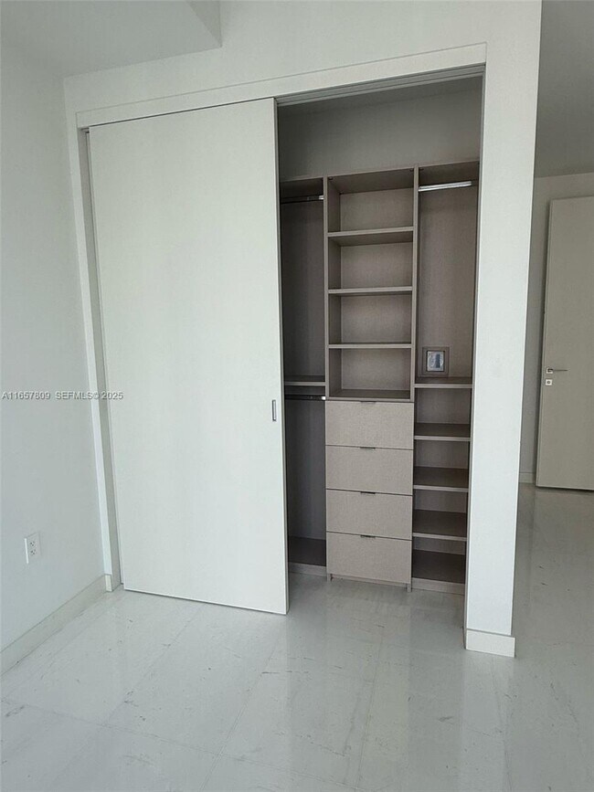 Building Photo - 300 Biscayne Blvd Way