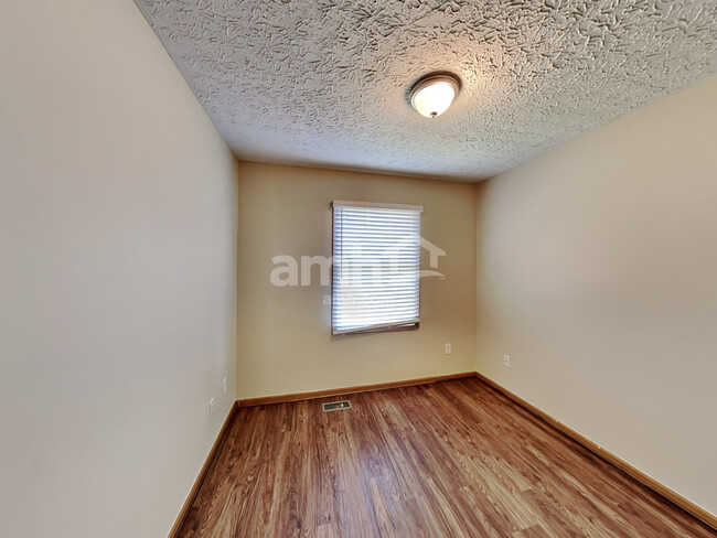 Building Photo - 825 Whitehead Dr