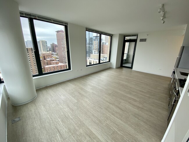Building Photo - 712 N Dearborn St