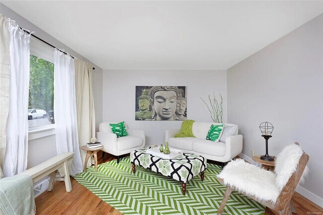 Building Photo - Charming 3-Bedroom Oasis with Expansive Yard and Driveway!