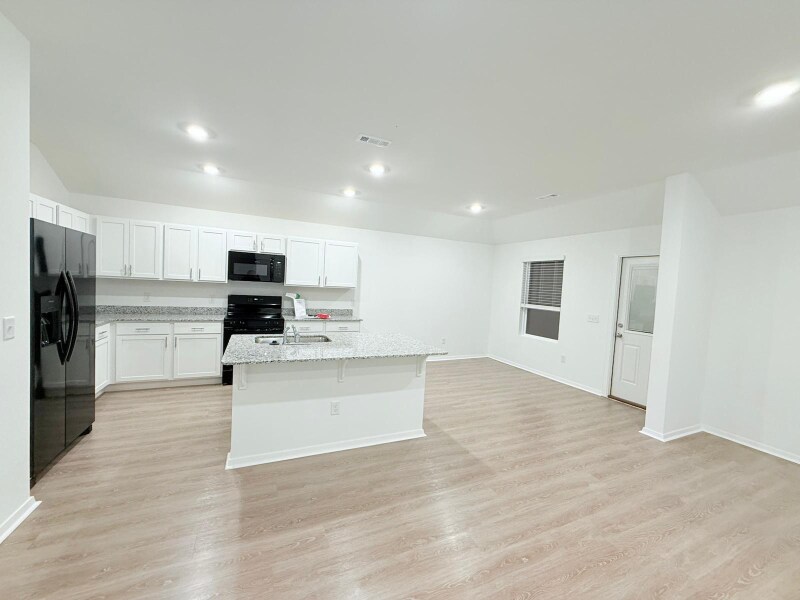 Building Photo - 1405 E Latium St