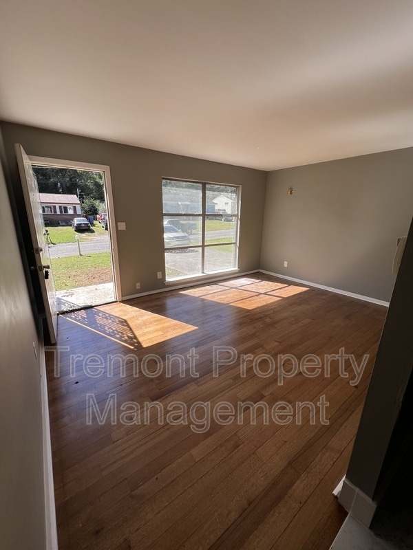 Building Photo - 105 Arlington Terrace