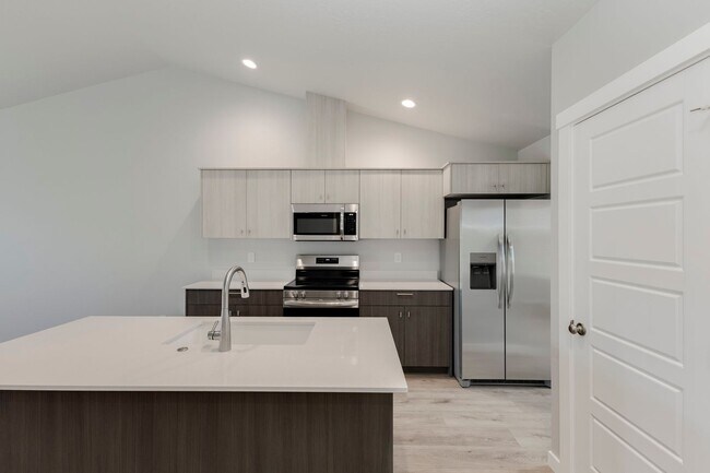 Building Photo - Adorable and affordable attached townhome for rent in Nampa! A must see!