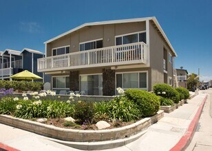 Building Photo - Winter 9 month lease! Partially Furnished 2 Bed 2, 1 Bath near the beach. No yearly leases