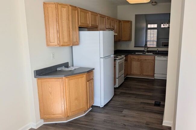 Building Photo - THE VILLAS AT HOLLYWOODS