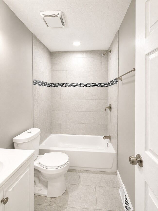 Building Photo - 339 N Kendall Dr