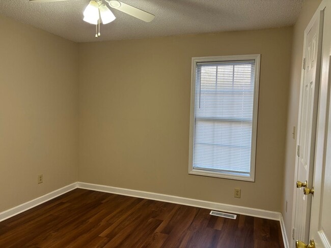 Building Photo - 373