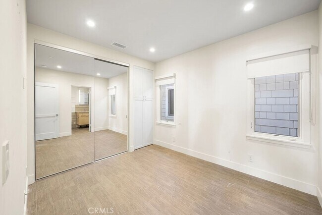 Building Photo - 376 Cliff Dr