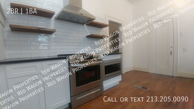 Building Photo - 411 W Mistletoe Ave