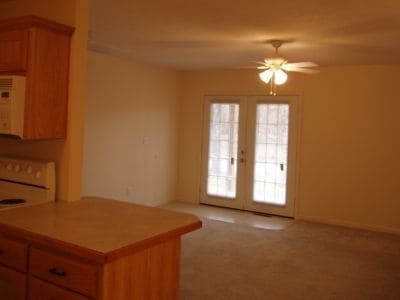  - 633 E Missouri