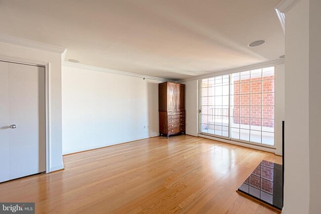 Building Photo - 1230 23rd St NW