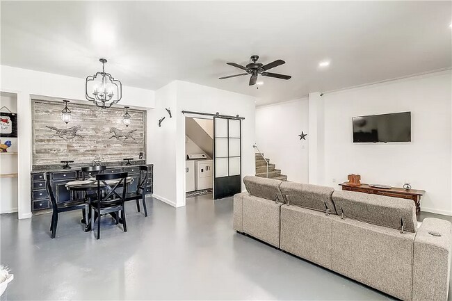 Building Photo - 1312 N Verne St