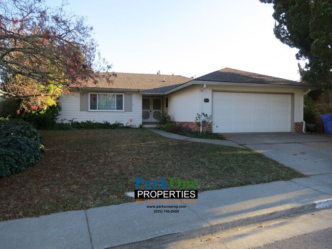 Primary Photo - 4 Bedroom home in El Sobrante Now Available!