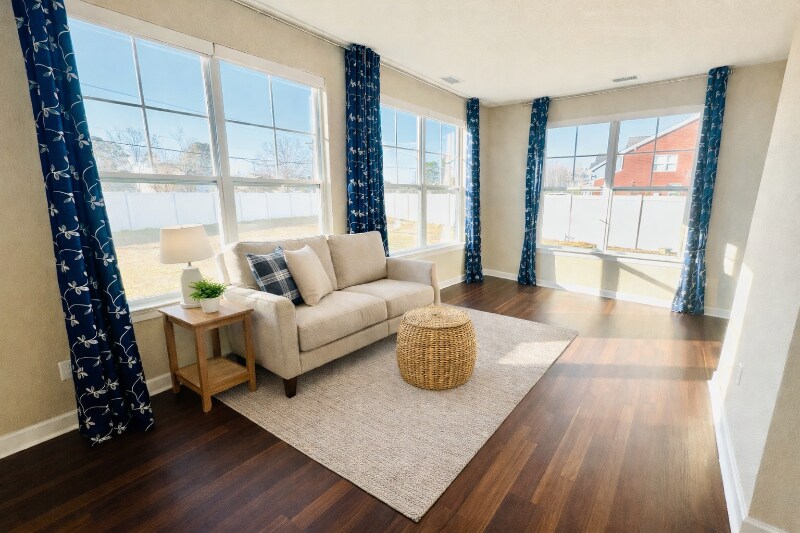 Building Photo - 1300 Parkdale St