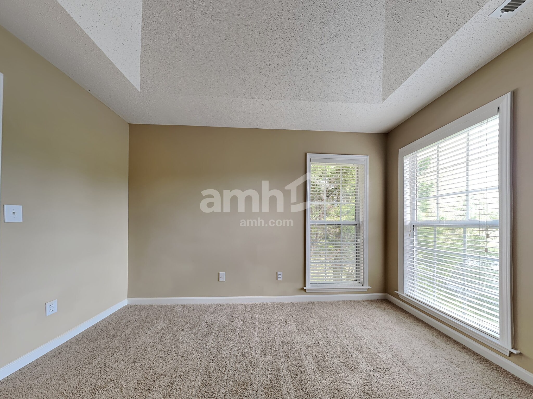 Building Photo - 4465 Greenfield Way Dr