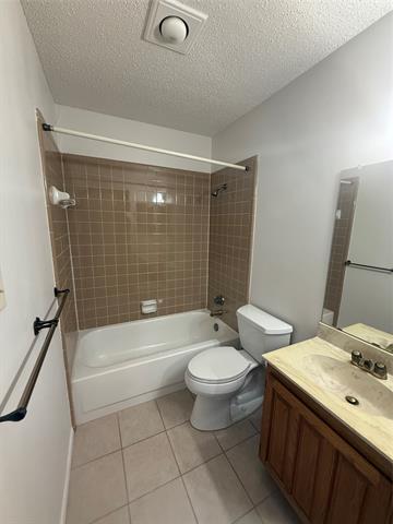 Building Photo - 5210 Manhassett Dr