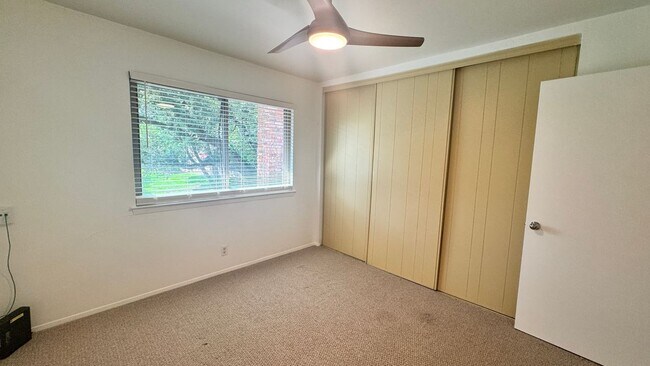 Building Photo - 8903 Trone Cir