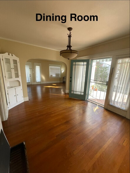 Building Photo - 515 S Indiana St