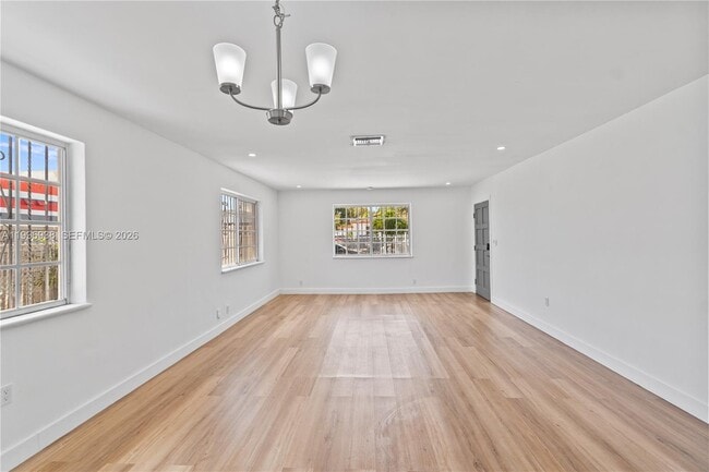 Building Photo - 361 E 39th St