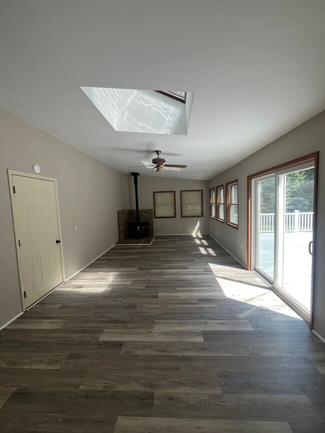 Building Photo - 110 Hillary Dr