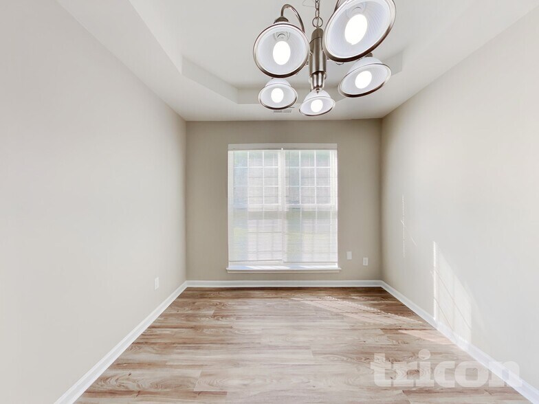 Building Photo - 544 Stillgreen Ln