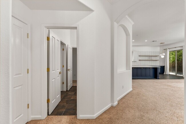 Building Photo - 10000 Shana Way